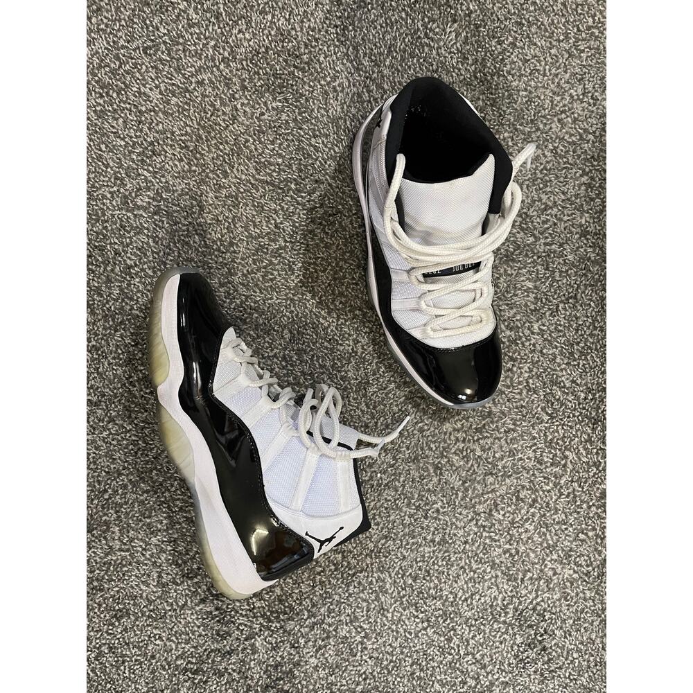 Air Jordan 11 Concord